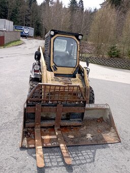 CAT 242 - 8