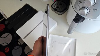 Apple iPad 2020 wifi 10.2 sivý 32GB - top stav - 8