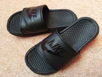 Pantofle zn."NIKE" vel."32" - 8