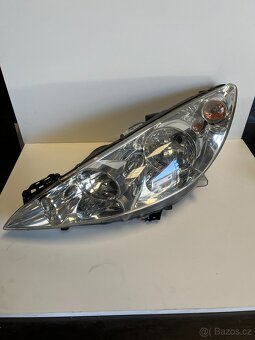 Přední světla Peugeot - 8