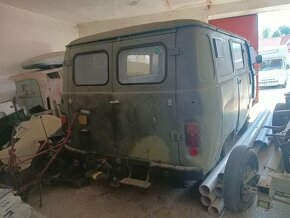 UAZ sanitka vojenská - 8