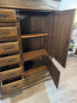 Starožitná masivní skříň (139018) - 8