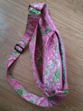 Kabelka americké značky Vera Bradley růžový vzor TOP - 8