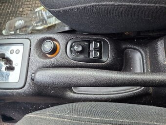 Peugeot 206 1.4i, automatická převodovka, r.v.2004 - 8