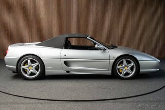 Ferrari F355 F1 Spider z roku 1999 - 8