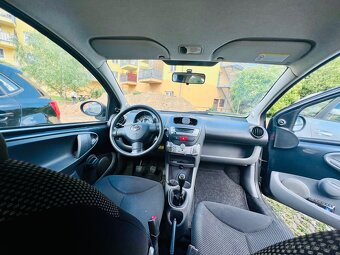 TOYOTA Aygo 1.0 2011 tmavě šedá - 8