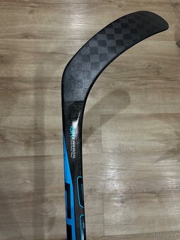 ✅HOKEJKA - BAUER NEXUS E4 ako SYNC - P92 - 77 FLEX - 162 CM✅ - 8