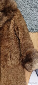 Dlouhý dámský kožich - 8