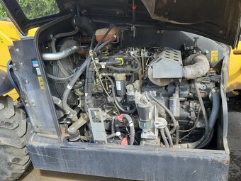 Teleskopický manipulátor CAT TH407C 2015 - 8