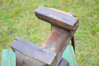 Masivní kovářský svěrák 160 - 8