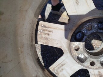 225/50 R17 - 8