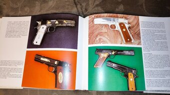 Zcela nová kniha COLT - americká legenda. - 8