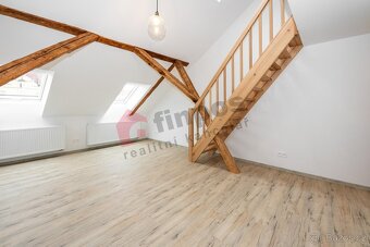 Prodej mezonetového bytu v Benešově, Masarykovo nám. - 8