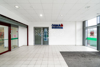 Pronájem obchodního prostoru (126m2) na ulici Výškovická, v - 8