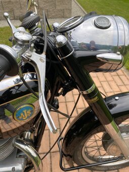 AJS - 8