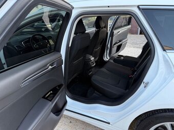 Ford Mondeo kombi 2.0 TDCi TITANIUM rok 07/2019 - 8