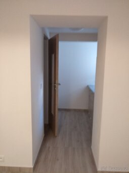 Pronájem ateliéru k bydlení, 28 m2 - 8