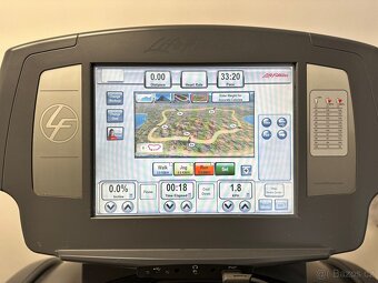 Běžecký pás Life Fitness - 95T ENGAGE - 8