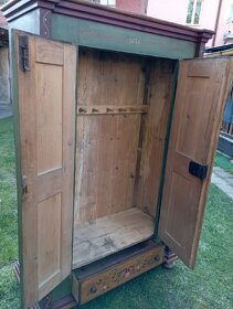 Starožitná skříň - 8