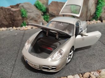 Prodám model 1:18 porsche cayman - 8