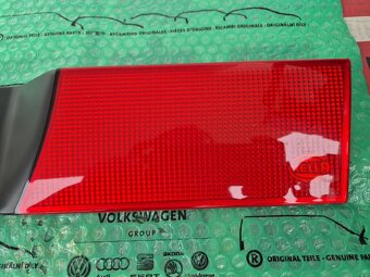 zadní odrazový panel mezi světla HELLA Škoda Felicia před FL - 8
