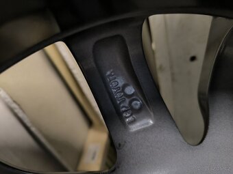 ALU kola Toyota Yaris 4x100 R16 Originál,zimní pneu6mm+TPMS - 8