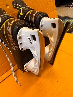 BRUSLE CCM TACKS 9370 , vel. 42/7 D - 8