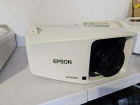 3x Projektor EPSON EB-Z8050W - 8