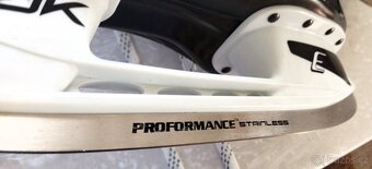 Chlapecké boty s bruslemi Reebok 1K, vel. 38,5 v Praha, Mich - 8