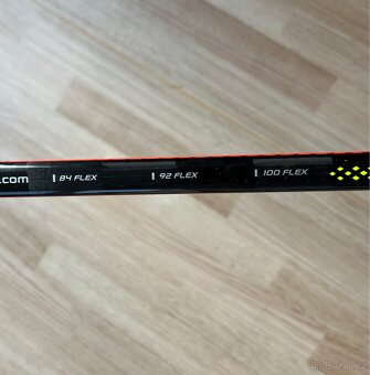 Nová Hokejka Bauer Vapor FLYLITE, 77 Flex, Zahnutí P92, Levá - 8