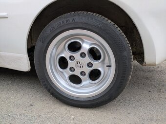 Porsche 944 - 8