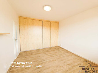 Pronájem bytu 1+1 34 m2 ,lodžie - 8