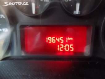 Prodám IVECO Daily 2,3 93kW 35S13 - 8