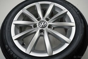 Volkswagen Golf - Originání 16" alu kola - Letní pneu - 8