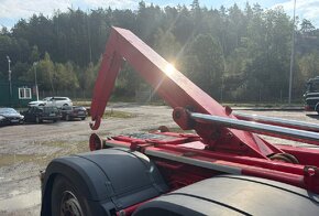 MB Arocs 3251 8x4 nosič kontejneru - 8