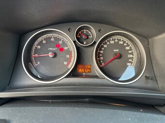 Opel Zafira 1,6 85 kw rok 2011 - 8