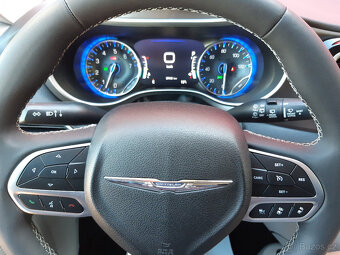 Chrysler Pacifica 3,6L,r.v.2022, kůže,7mít,TopStav,39.000 km - 8