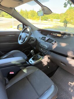 RENAULT SCENIC 1.9 dCi 2012 - 8