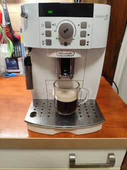 Prodám automatický kávovar DeLonghi Magnafica S 22.110 w - 8