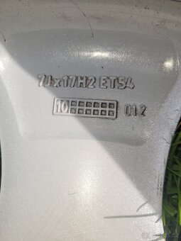 📌 Sada 4x alu kola Škoda 17" + pneu – 5x112, ET54 - 8