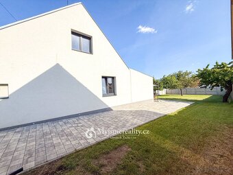 Prodej zerekonstruovaného rodinného domu 4+kk, 620 m2 - Velk - 8