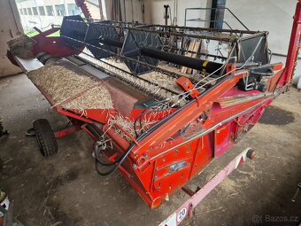 Sklízecí mlátička Massey Ferguson MF 40 kombajn - 8
