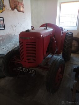 Starý traktor Zetor 15 - 8