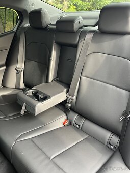 BMW 520i SEDAN 2025 - 8