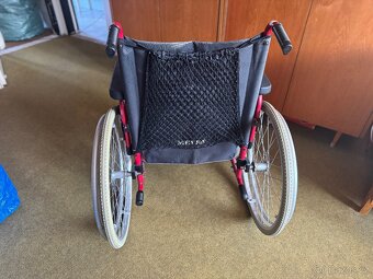 Zdravotnická polohovací postel, vozík, chodítko - 8