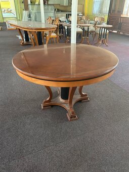 Starožitný nábytek - 8