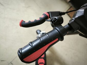 Elektrická koloběžka APRILIA eSR1 - 8