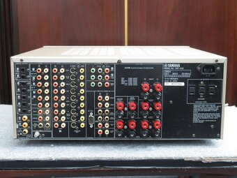 Av zesilovač Yamaha - 8