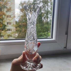 menší broušené vázy - 8