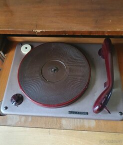 Gramofon ve skříňce Supraphon - 8